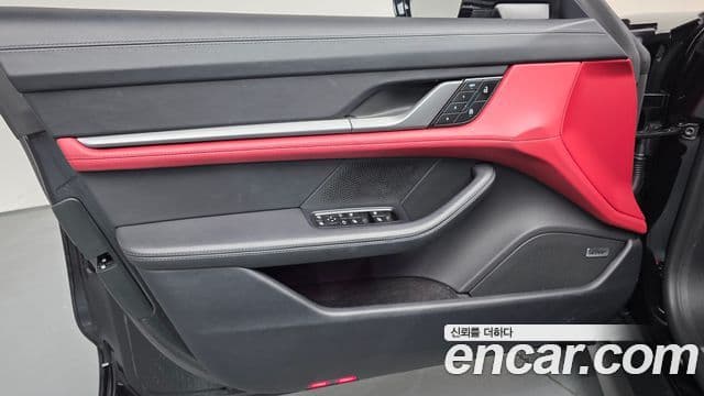 Porsche Taycan 2025 — ფოტო 23/33
