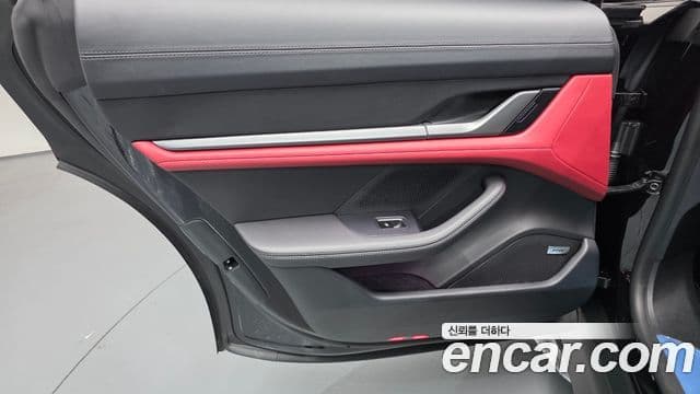 Porsche Taycan 2025 — ფოტო 15/33