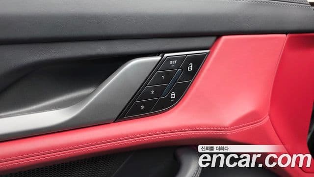 Porsche Taycan 2025 — ფოტო 26/33