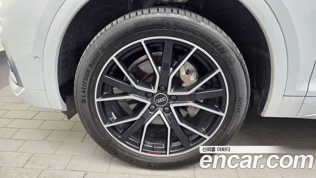 Audi Q5 2023 — ფოტო 5/20