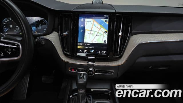 Volvo XC60 2020 — Şəkil 14/20