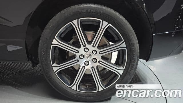 Volvo XC60 2020 — Photo 2/34