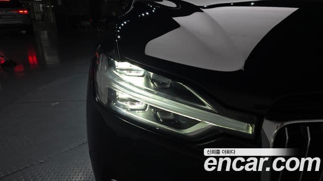 Volvo XC60 2020 — Photo 11/34