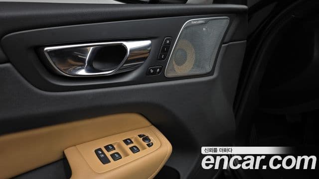 Volvo XC60 2020 — Photo 29/34