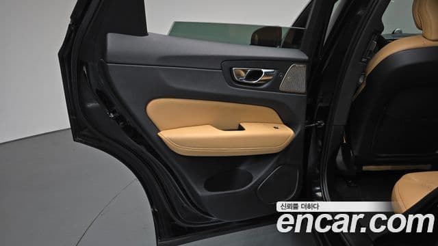 Volvo XC60 2020 — Photo 34/34