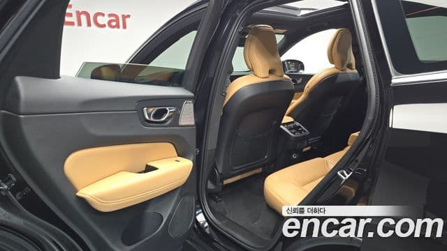 Volvo XC60 2020 — Photo 16/34