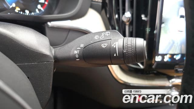Volvo XC60 2020 — Photo 7/34