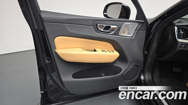 Volvo XC60 2020 — Photo 30/34