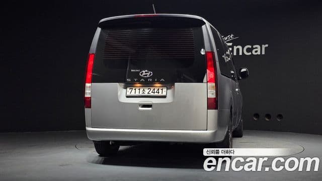 Hyundai Staria 2021 — ფოტო 4/20