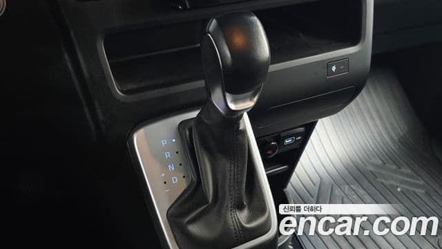 Hyundai Staria 2021 — ფოტო 9/20