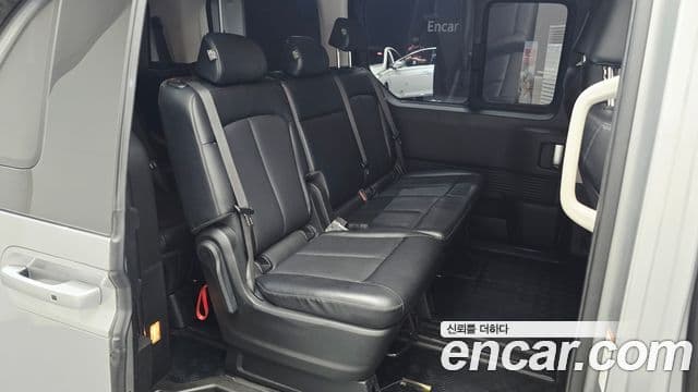Hyundai Staria 2021 — ფოტო 11/20