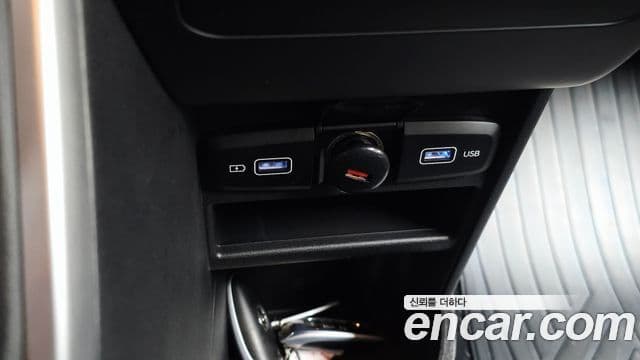 Hyundai Staria 2021 — ფოტო 13/20