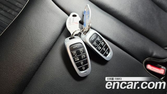 Hyundai Staria 2021 — ფოტო 17/20