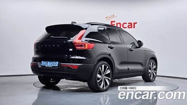 Volvo XC40 Recharge 2022 — ფოტო 35/38