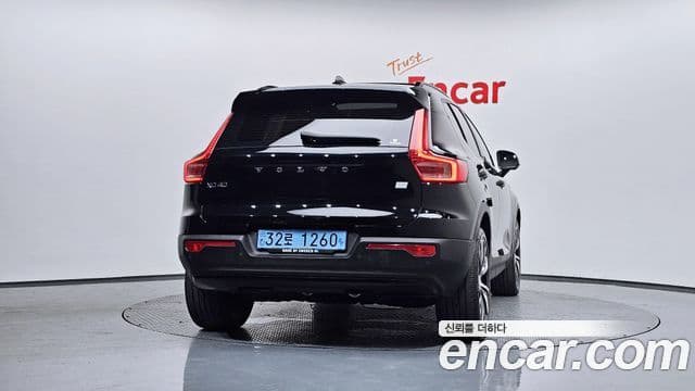 Volvo XC40 Recharge 2022 — ფოტო 16/38