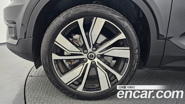 Volvo XC40 Recharge 2022 — ფოტო 30/38