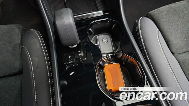 Volvo XC40 Recharge 2022 — ფოტო 24/38