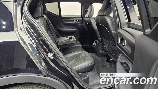 Volvo XC40 Recharge 2022 — ფოტო 26/38