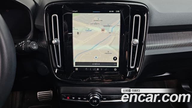 Volvo XC40 Recharge 2022 — ფოტო 22/38