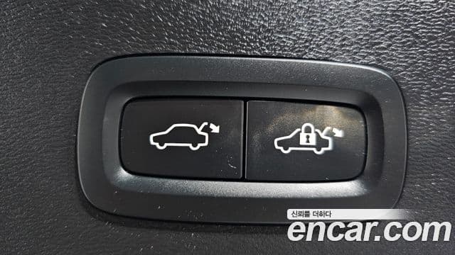 Volvo XC40 Recharge 2022 — ფოტო 17/38