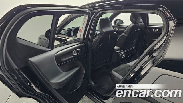Volvo XC40 Recharge 2022 — ფოტო 10/38