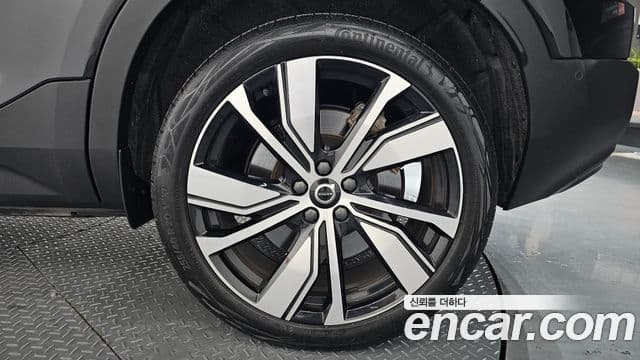 Volvo XC40 Recharge 2022 — ფოტო 18/38