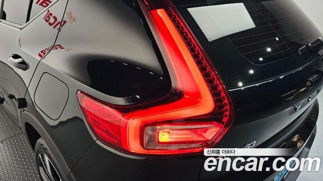 Volvo XC40 Recharge 2022 — ფოტო 21/38