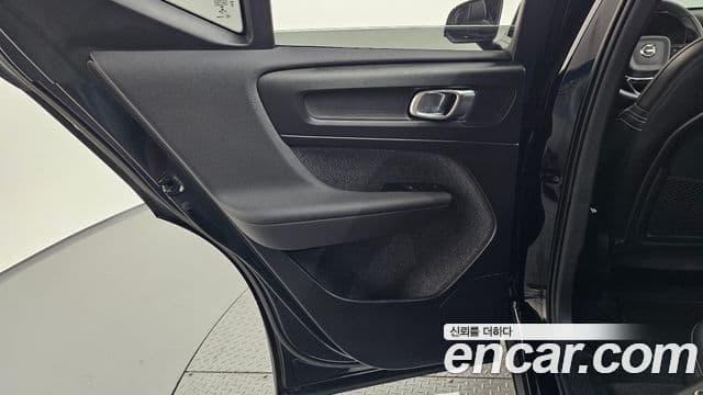 Volvo XC40 Recharge 2022 — ფოტო 38/38