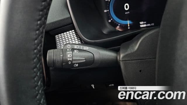 Volvo XC40 Recharge 2022 — ფოტო 19/38