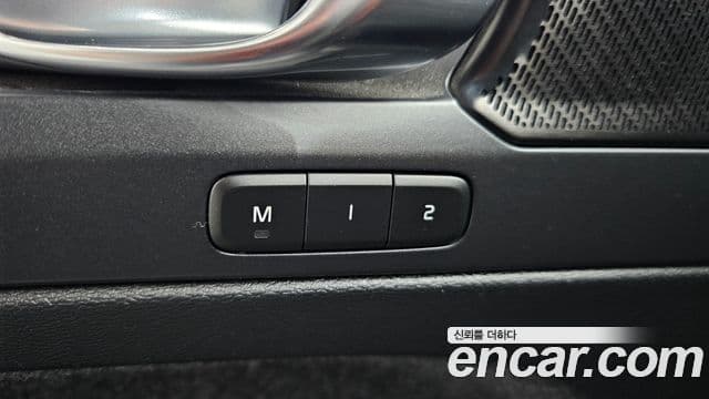 Volvo XC40 Recharge 2022 — ფოტო 8/38