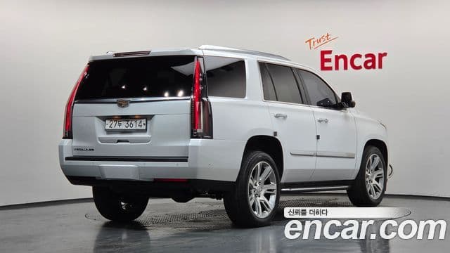 Cadillac Escalade 2018 — ფოტო 2/20