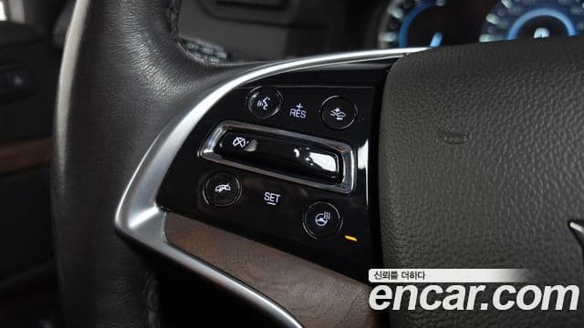 Cadillac Escalade 2018 — ფოტო 18/20