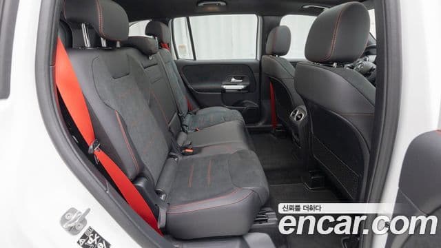 Mercedes-Benz GLB-Class 2025 — фото 9 из 20