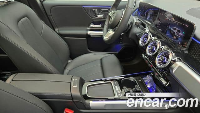 Mercedes-Benz EQB 2025 — ფოტო 13/18