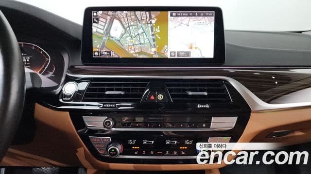 BMW 5 Series 2021 — Şəkil 12/20