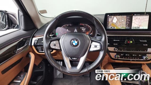 BMW 5 Series 2021 — фото 13 из 20