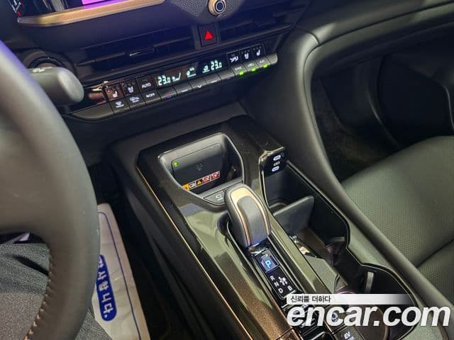 Toyota Crown Crossover 2024 — ფოტო 8/19
