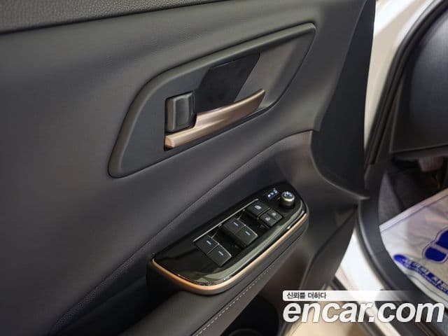 Toyota Crown Crossover 2024 — ფოტო 13/19