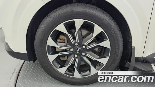 Kia Carnival 2021 — Фото 5/20