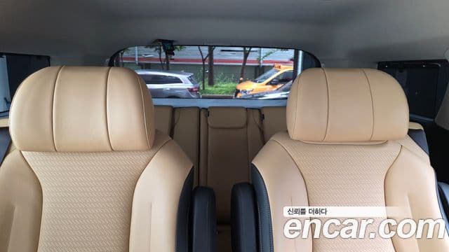 Kia Carnival 2023 — Фото 19/20