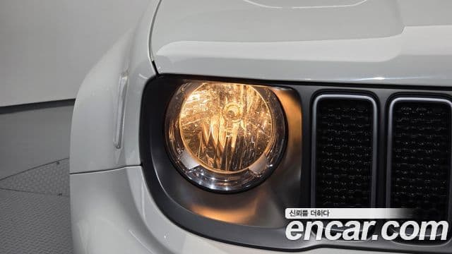 Jeep Renegade 2022 — Photo 29/35