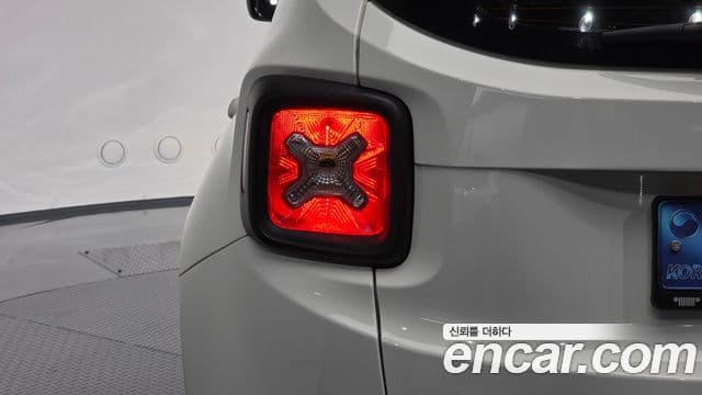 Jeep Renegade 2022 — Photo 16/35