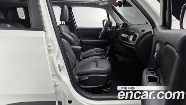 Jeep Renegade 2022 — Photo 17/35