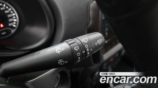 Jeep Renegade 2022 — Photo 9/35