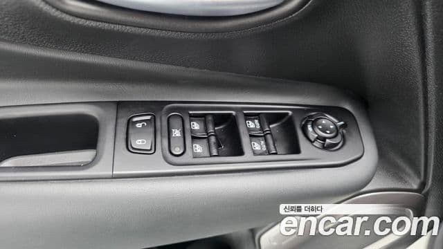 Jeep Renegade 2022 — Photo 4/35