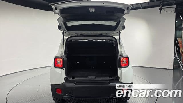 Jeep Renegade 2022 — Photo 5/35