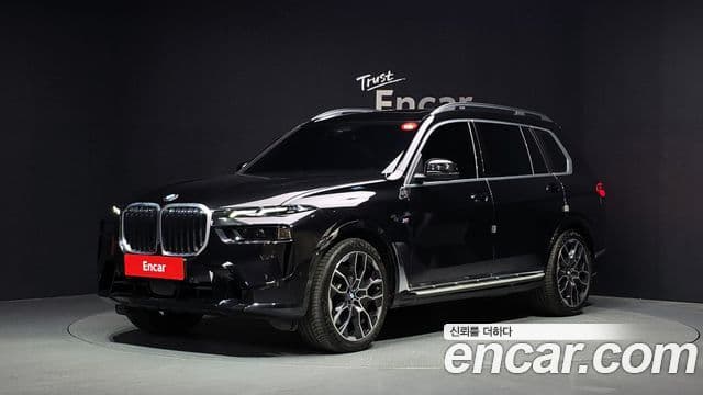 BMW X7 2025 — Фото 1/20