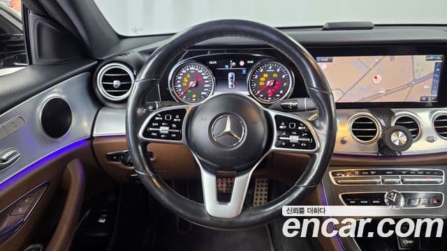 Mercedes-Benz E-Class 2019 — ფოტო 13/20