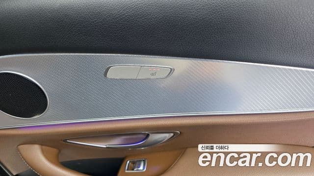Mercedes-Benz E-Class 2019 — ფოტო 18/20