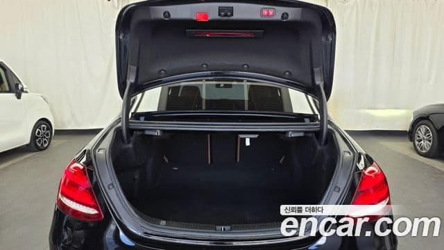 Mercedes-Benz E-Class 2019 — ფოტო 20/20